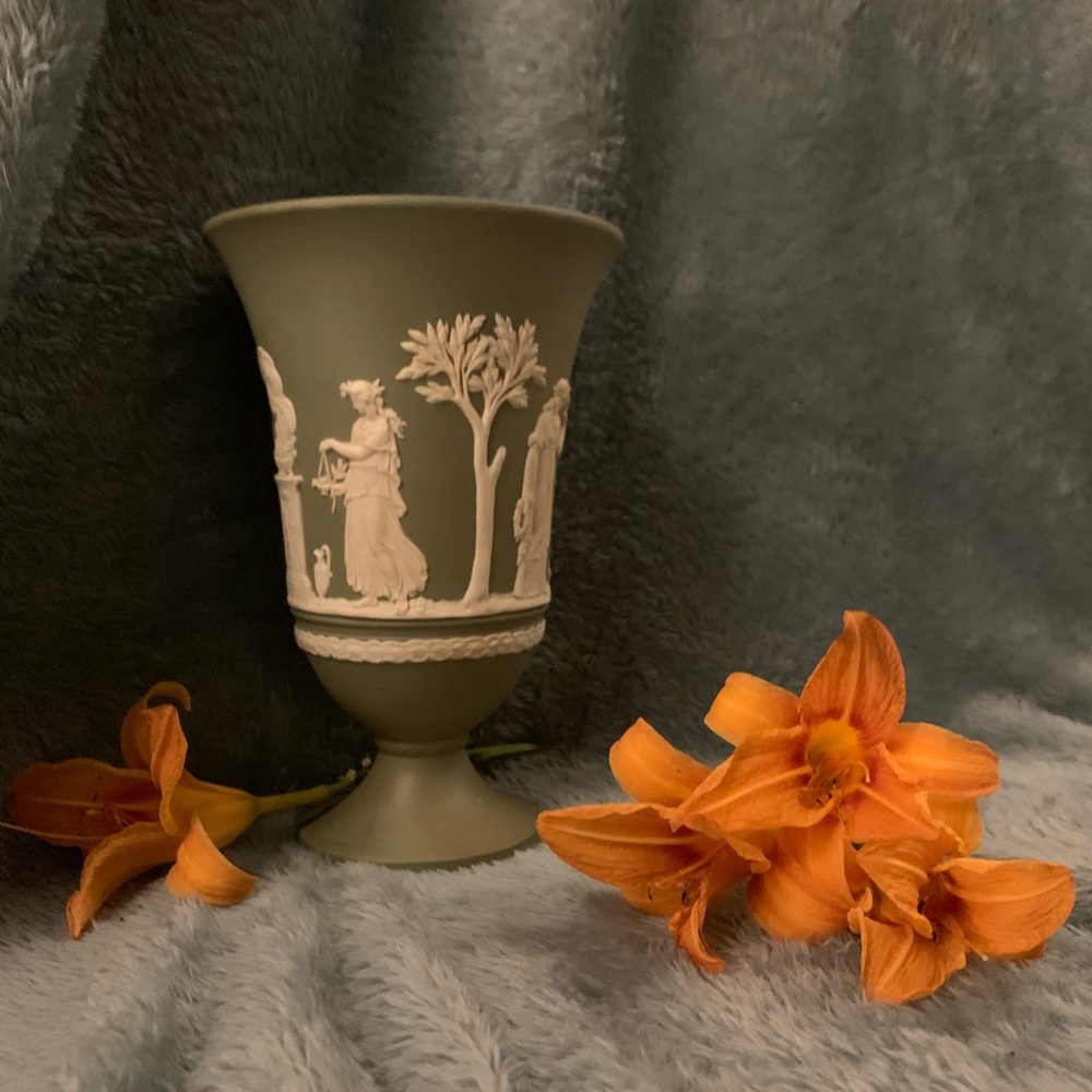 LRGE RARE WEDGWOOD SAGE* JASPERWARE PEDESTAL VASE